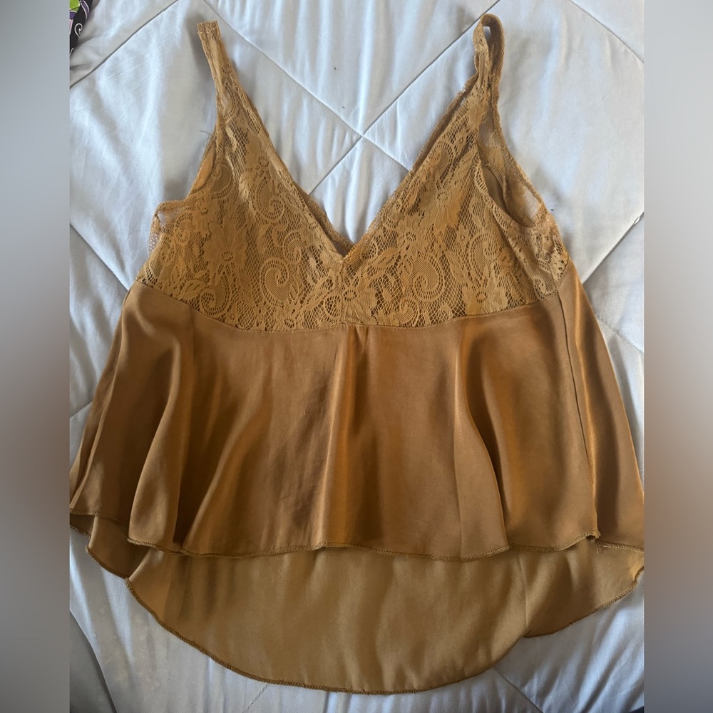 Flowy Gold Tank - Picture 2 of 4